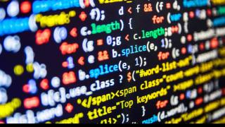 Zoom sur un écran avec du code JavaScript multicolor