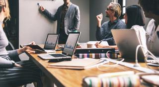Réunion dite brain storming pour faire le point sur l&rsquo;évolution du projet, l&rsquo;avancée du développement du produit